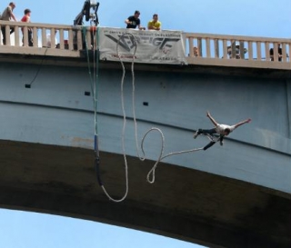  Salto de bungee en Isère 